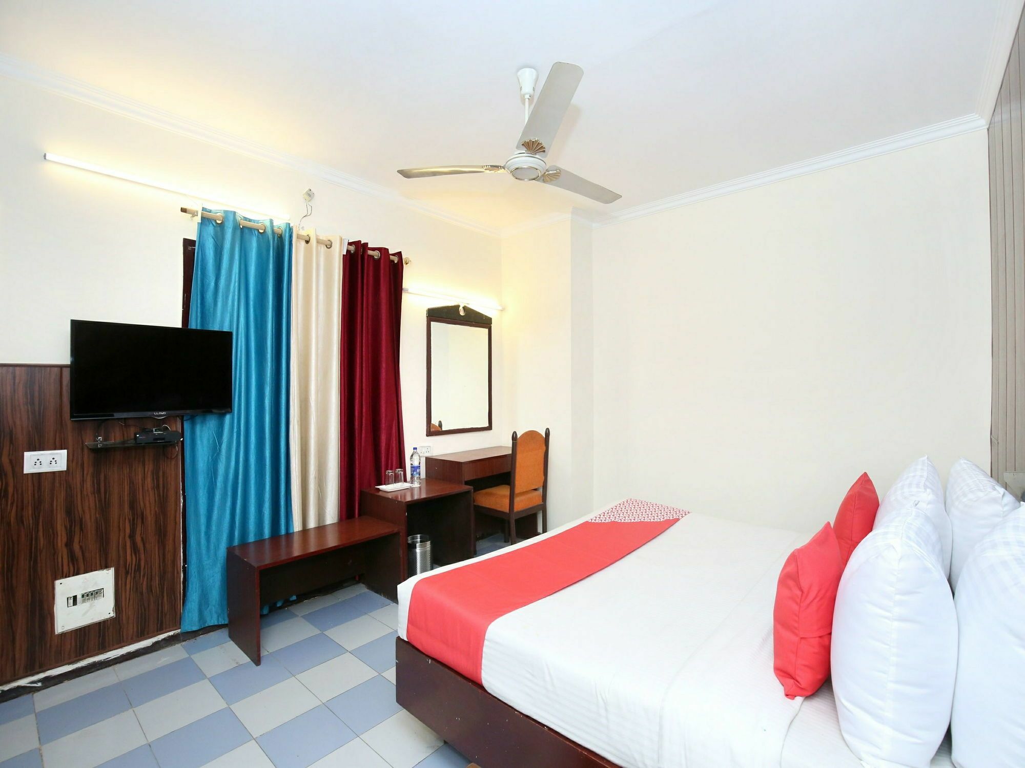 Hotel Oscar Regency Panchkula Exterior foto